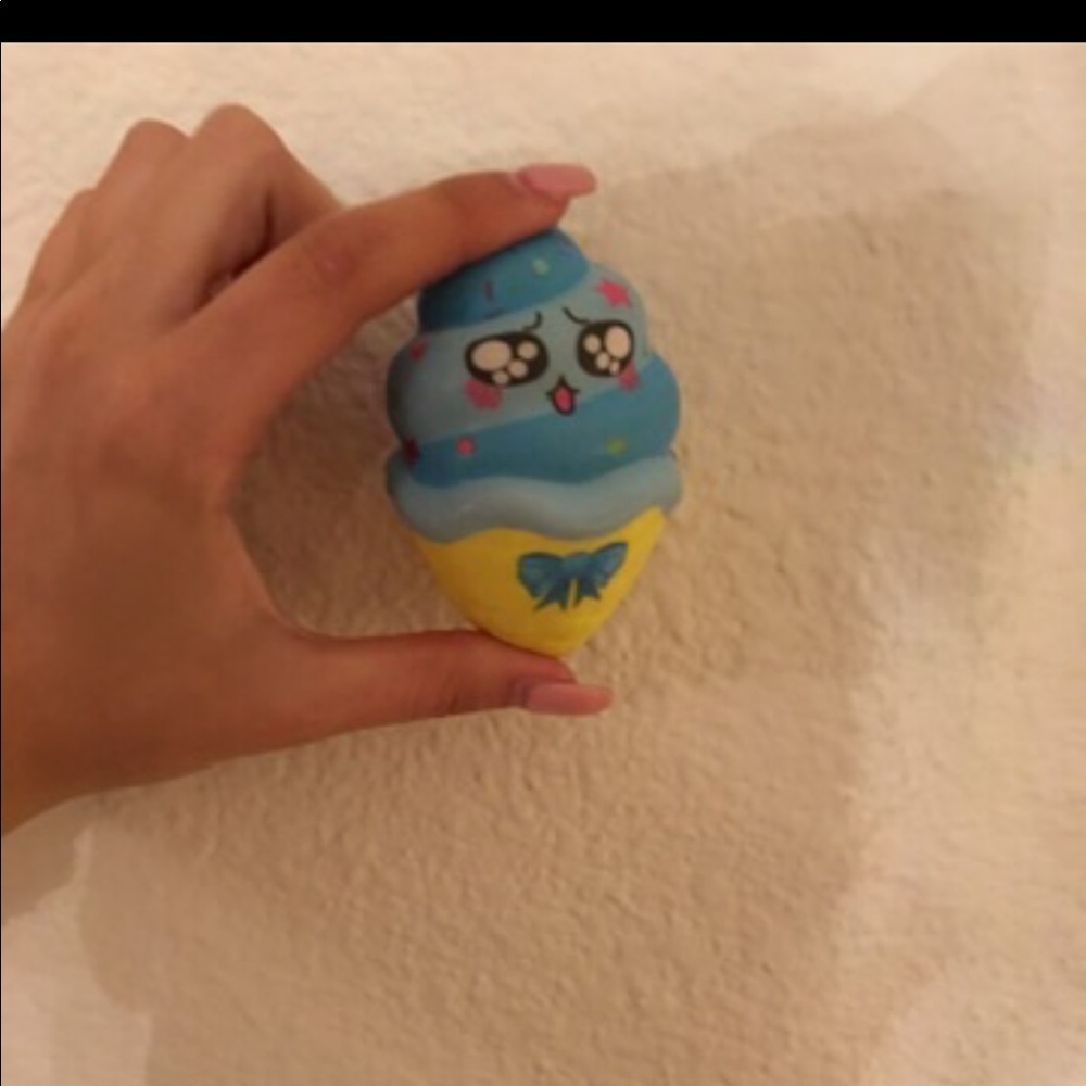 Ice Cream Cone Mini Squishy (SLOW RISING!!)